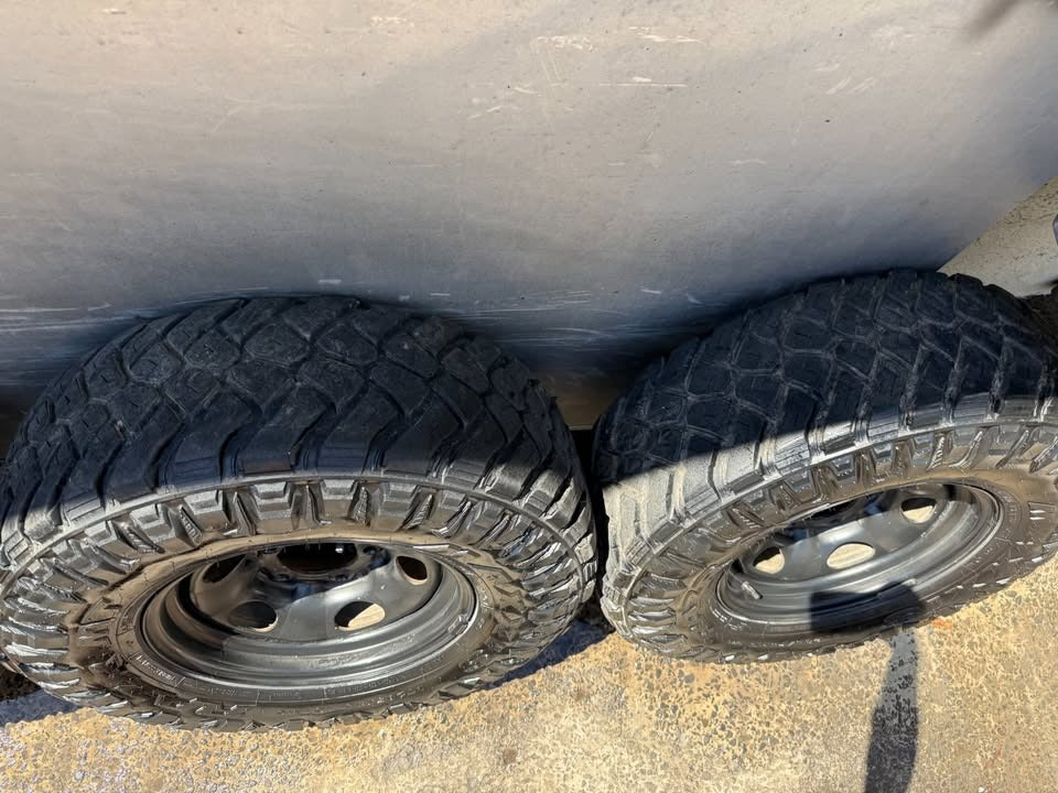 Maxxis Razr M/T 33” Tyres on 5 Stud Rims