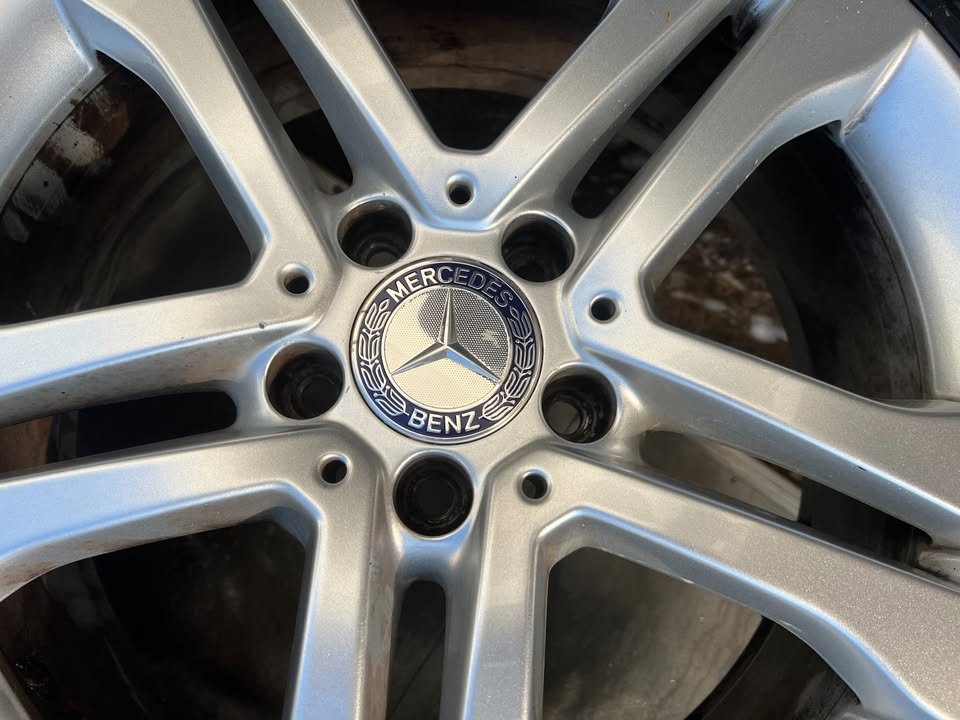 Mercedes Benz 18" Alloy Wheels with Tyres