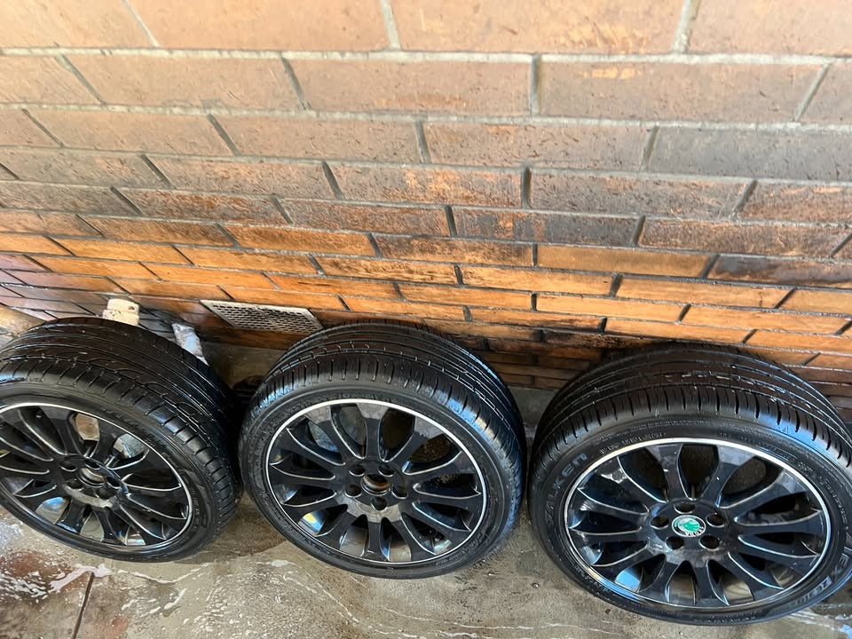 Skoda Fabia 16” Charcoal Alloy Wheels with Excellent Tyres Set of 5