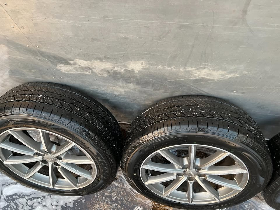 Audi Q5 19” Alloy Wheels with Tyres