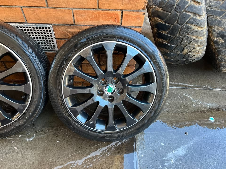 Skoda Fabia 16” Charcoal Alloy Wheels with Excellent Tyres Set of 5
