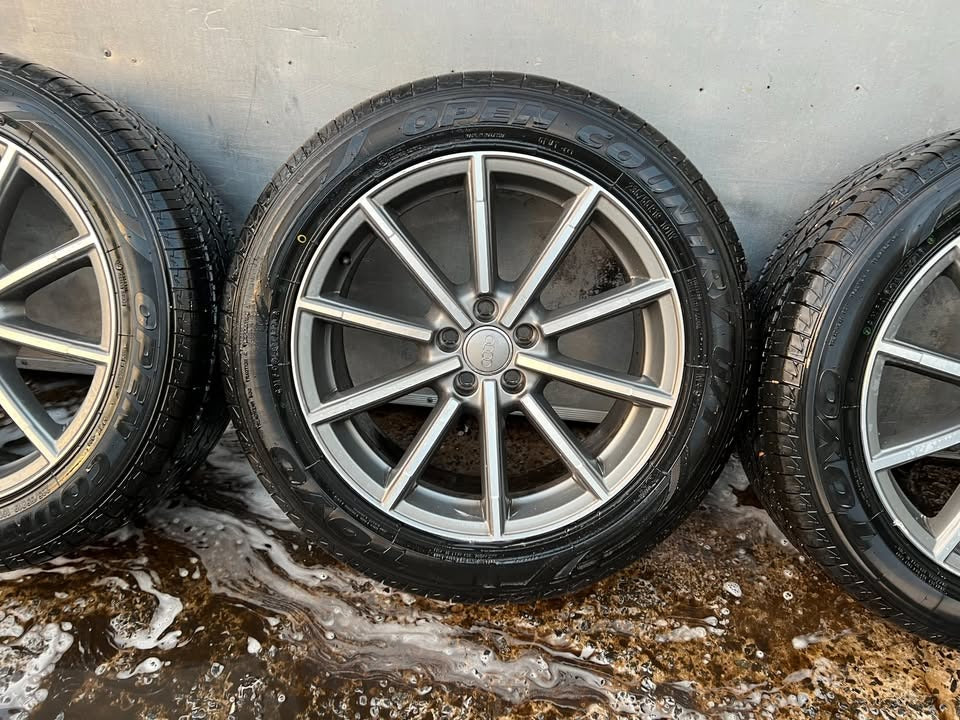 Audi Q5 19” Alloy Wheels with Tyres