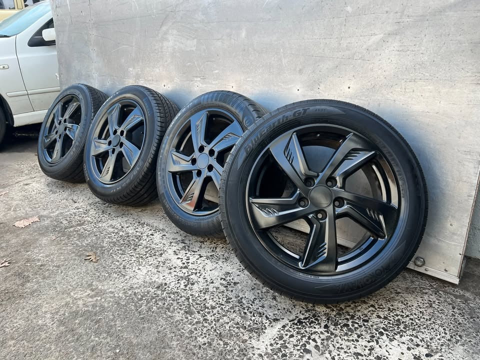Honda Civic/Accord 17" Alloy Wheels with Good Tyres
