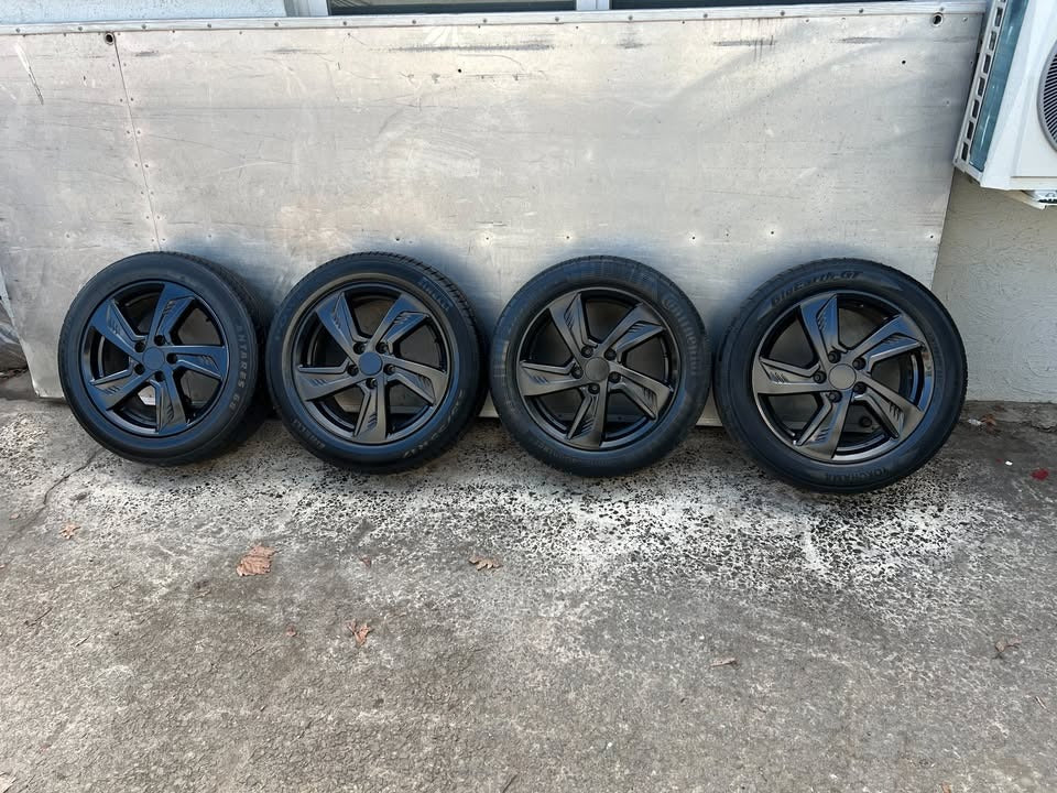 Honda Civic/Accord 17" Alloy Wheels with Good Tyres