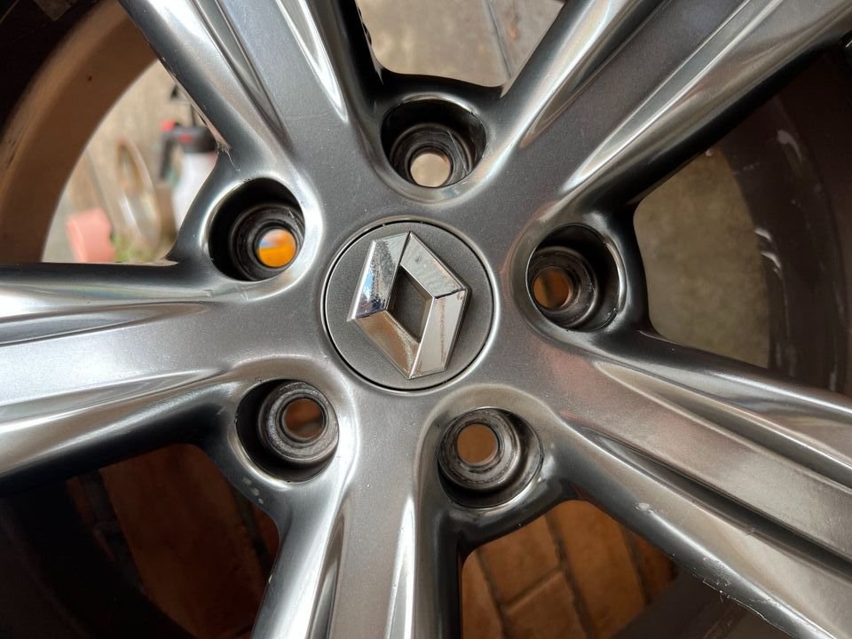Renault Koleos 17" Alloy Wheels with Excellent Tyres