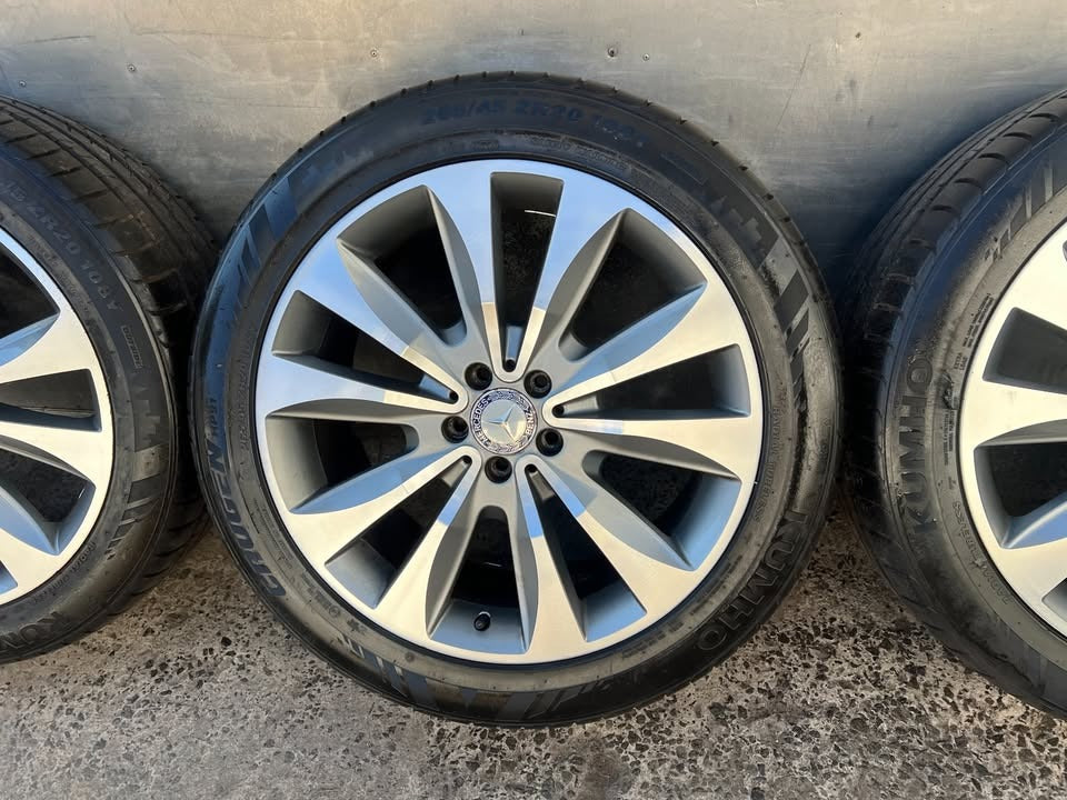 Mercedes Benz GLE 20" Alloy Wheels with Excellent Tyres