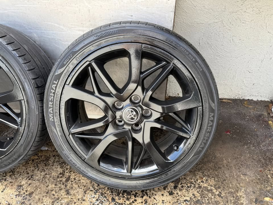 Toyota Camry 18" Alloy Wheels with Good Tyres *Delivery*