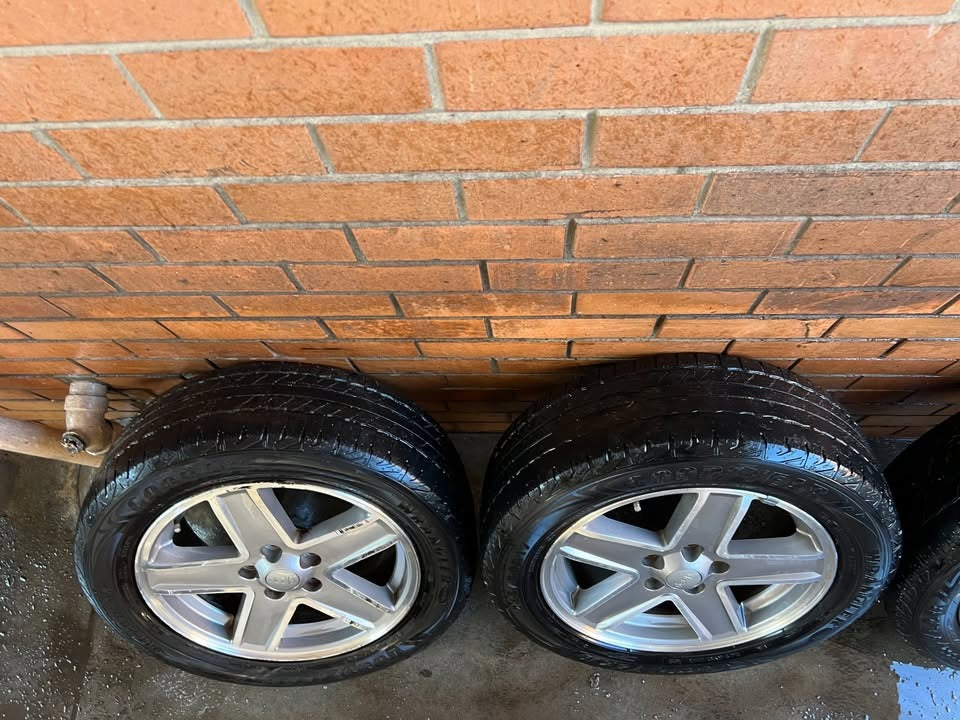 Jeep Patriot 17" Alloy Wheels with Goodyear Tyres