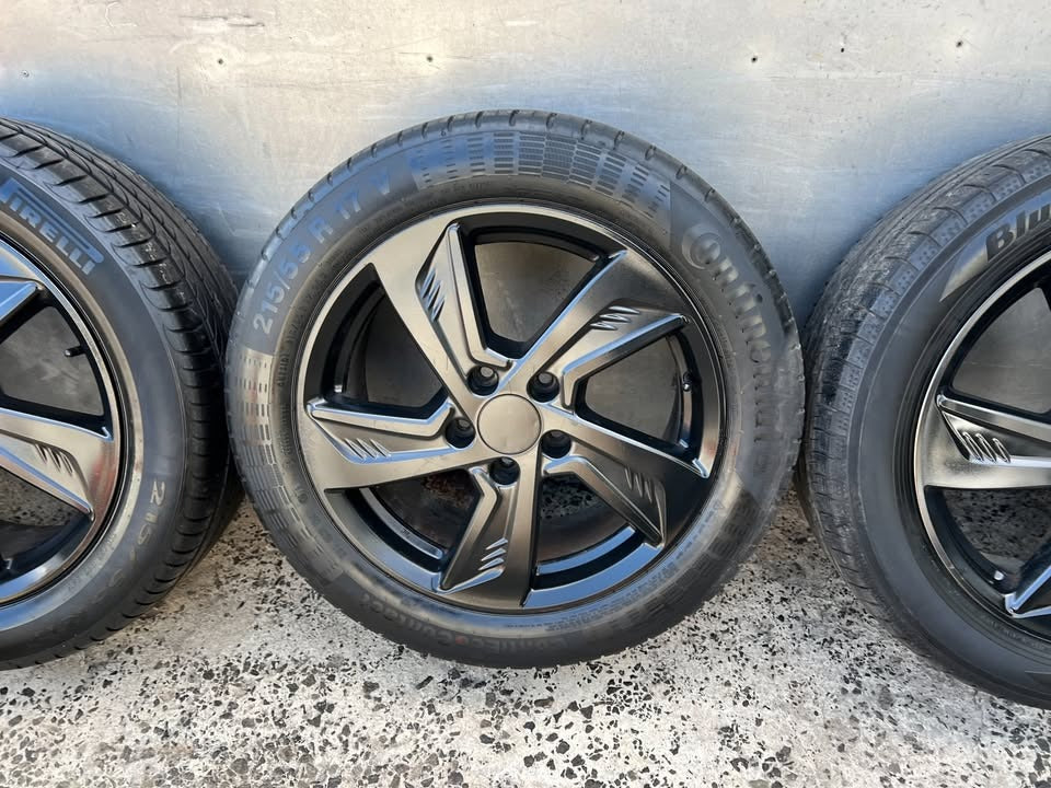 Honda Civic/Accord 17" Alloy Wheels with Good Tyres