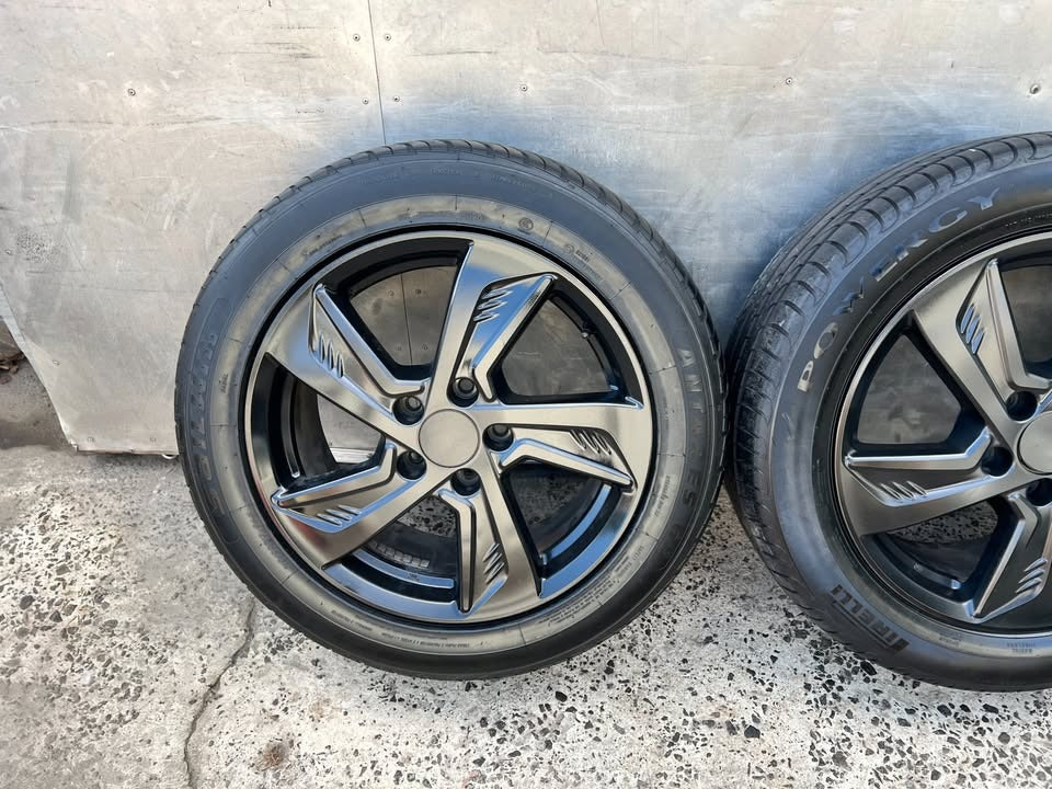 Honda Civic/Accord 17" Alloy Wheels with Good Tyres