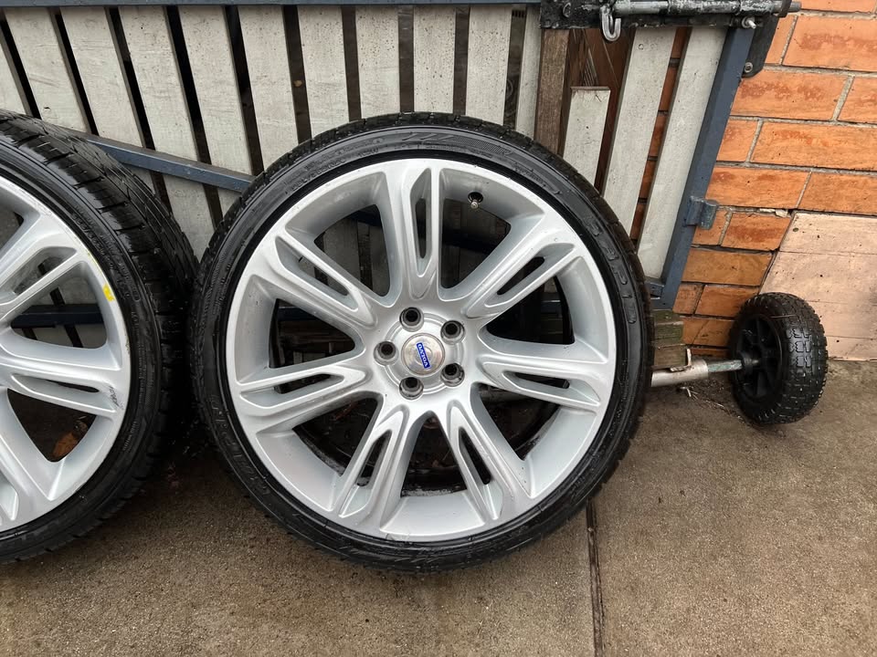 Volvo 20" Alloy Wheels with Excellent Tyres