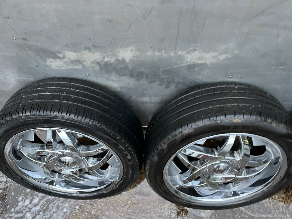 Hipnotic Chrome 20” Alloy Wheels with Tyres