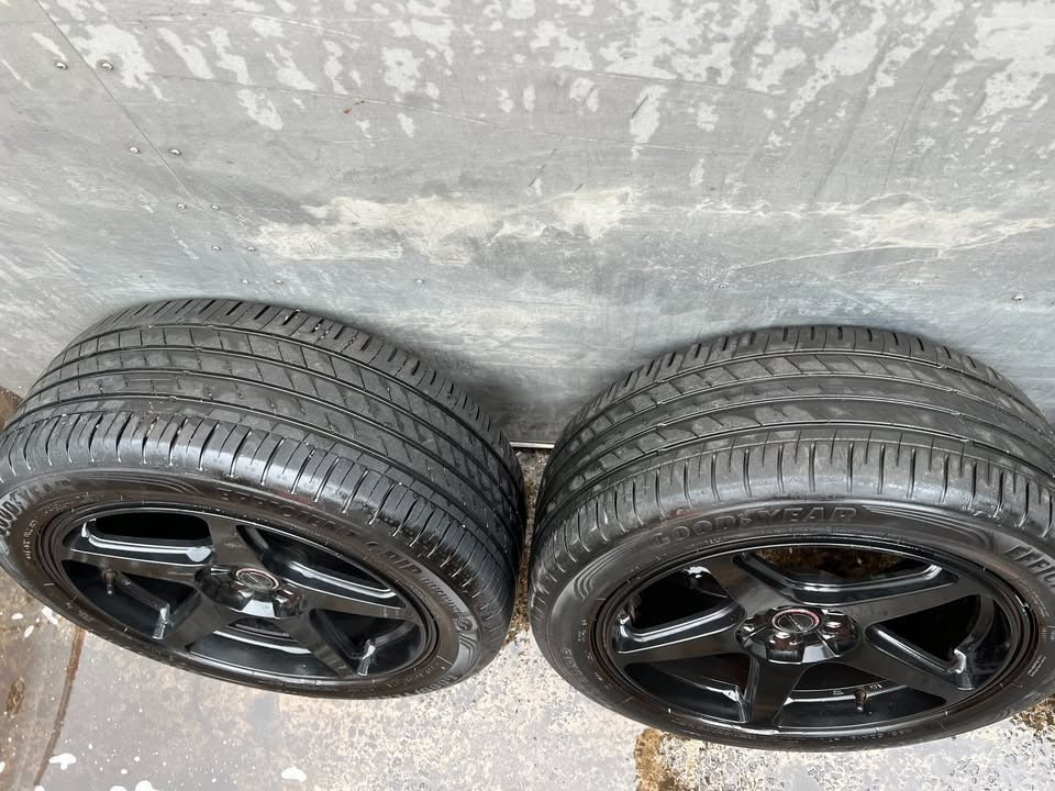 Auscar 18” Black Alloy Wheels with Good Tyres