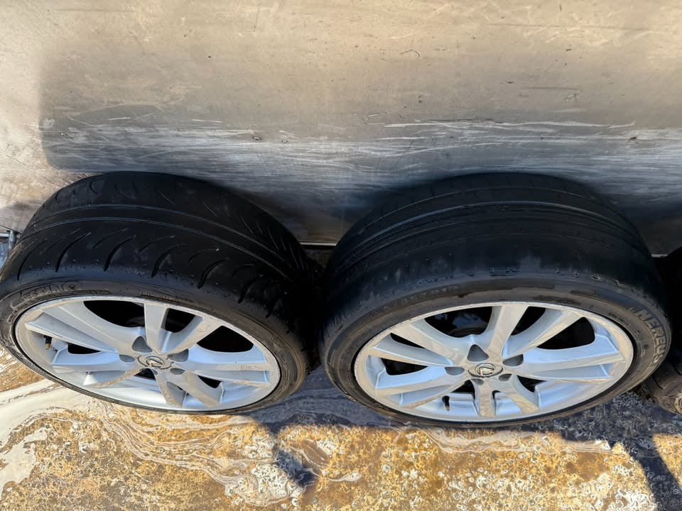 Lexus 18” Alloy Wheels with Tyres