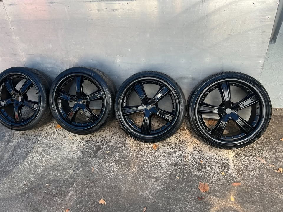 20” Black Alloy Wheels with Good Tyres