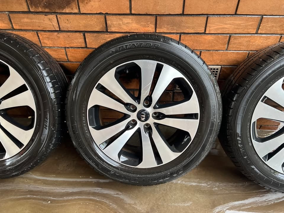 Kia Sportage 18" Alloy Wheels with Excellent Tyres