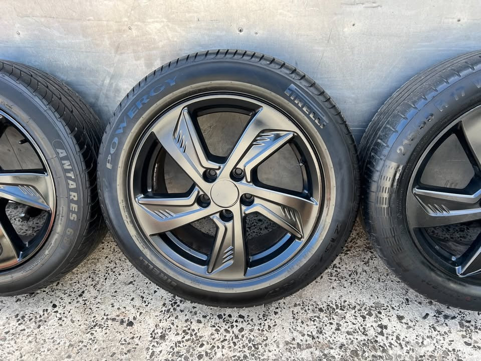 Honda Civic/Accord 17" Alloy Wheels with Good Tyres
