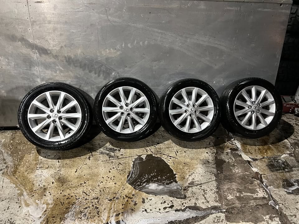Lexus 16" Alloy Wheels with Tyres