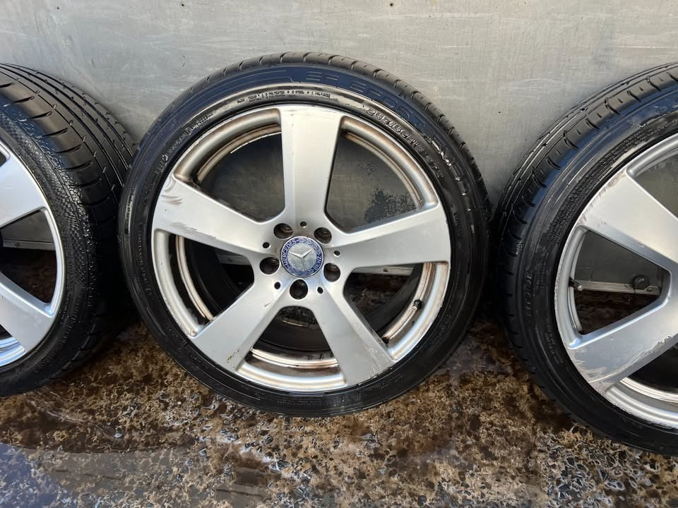 Mercedes Benz 18" Alloy Wheels with Excellent Tyres