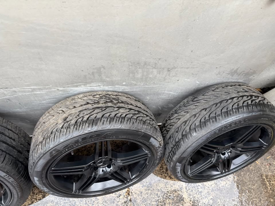 Mercedes Benz AMG 20" Alloy Wheels with Excellent Tyres