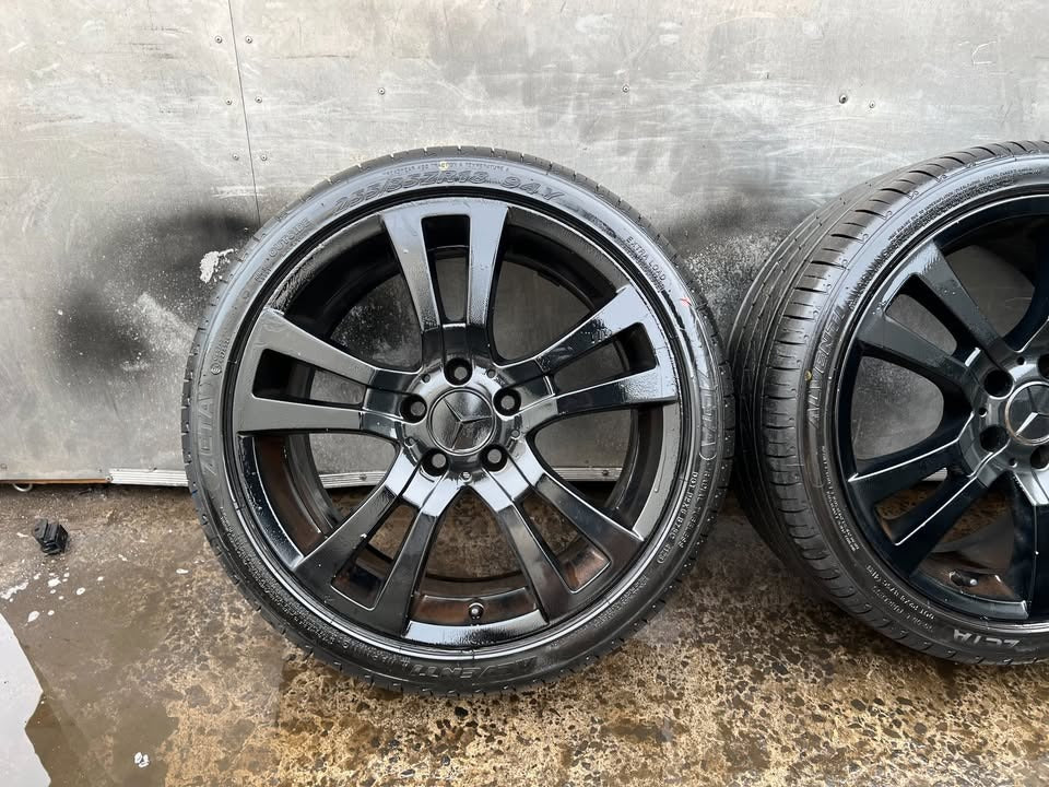 Mercedes Benz 18" Alloy Wheels with Excellent Tyres