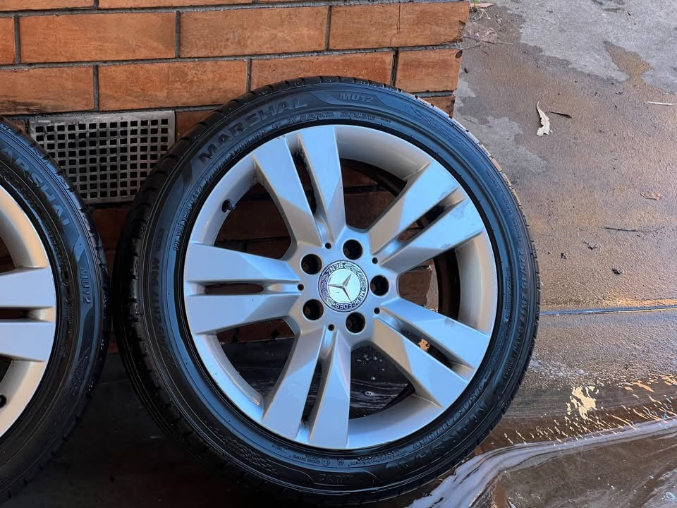 Mercedes Staggered 17" Alloy Wheels with Excellent Tyres
