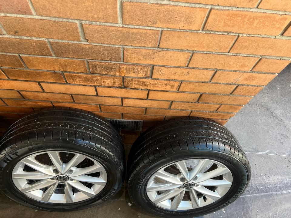 Volkswagen 17" Alloy Wheels with Tyres