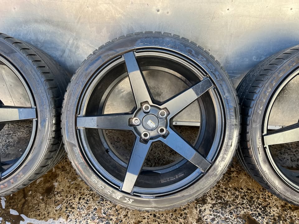 Savini Black Staggered 19" Alloy Wheels with Tyres