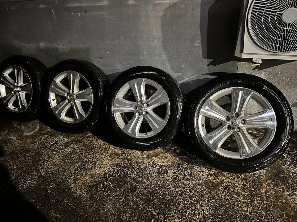 Toyota Kluger 19” Alloy Wheels with Michellin Tyres