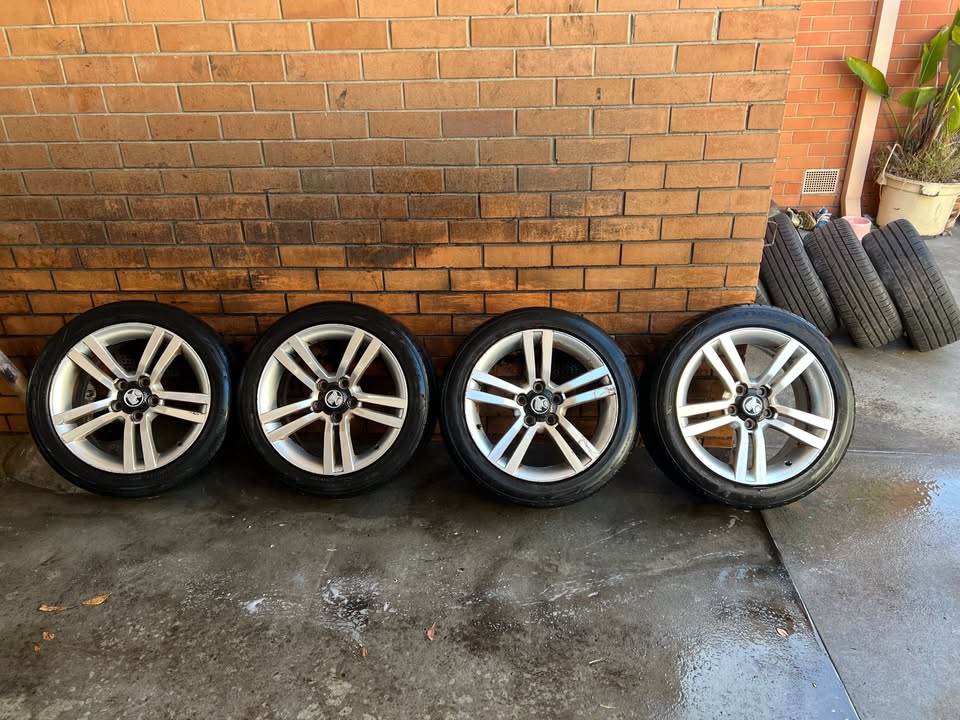 Holden Commodore SS/SV6 18" Alloy Wheels with Tyres