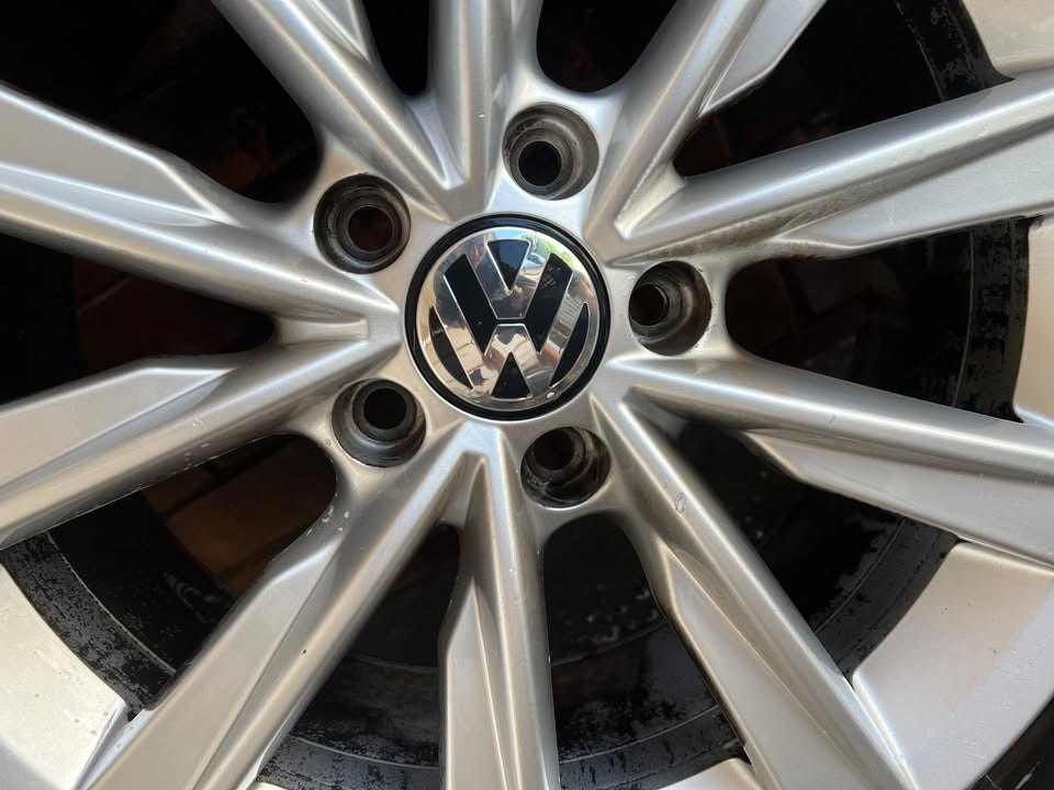 Volkswagen 17" Alloy Wheels with Tyres