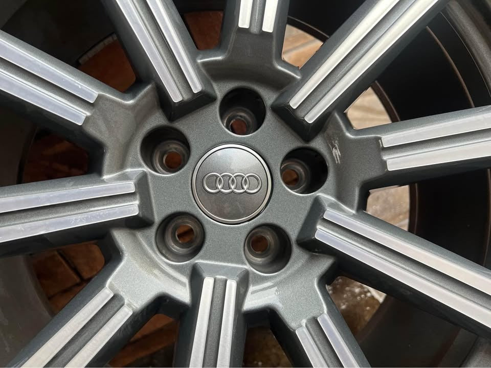 Audi Q7 20" Alloy Wheels with Tyres