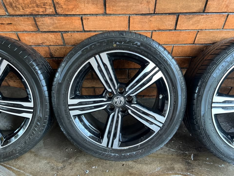 MG 17” Alloy Wheels with Good Tyres