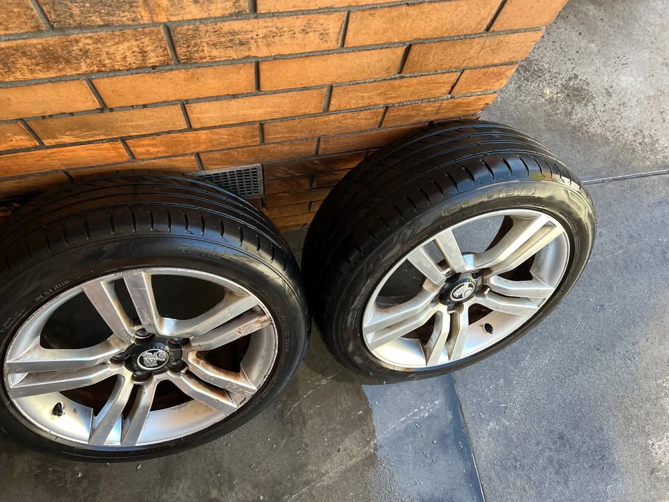 Holden Commodore SS/SV6 18" Alloy Wheels with Tyres