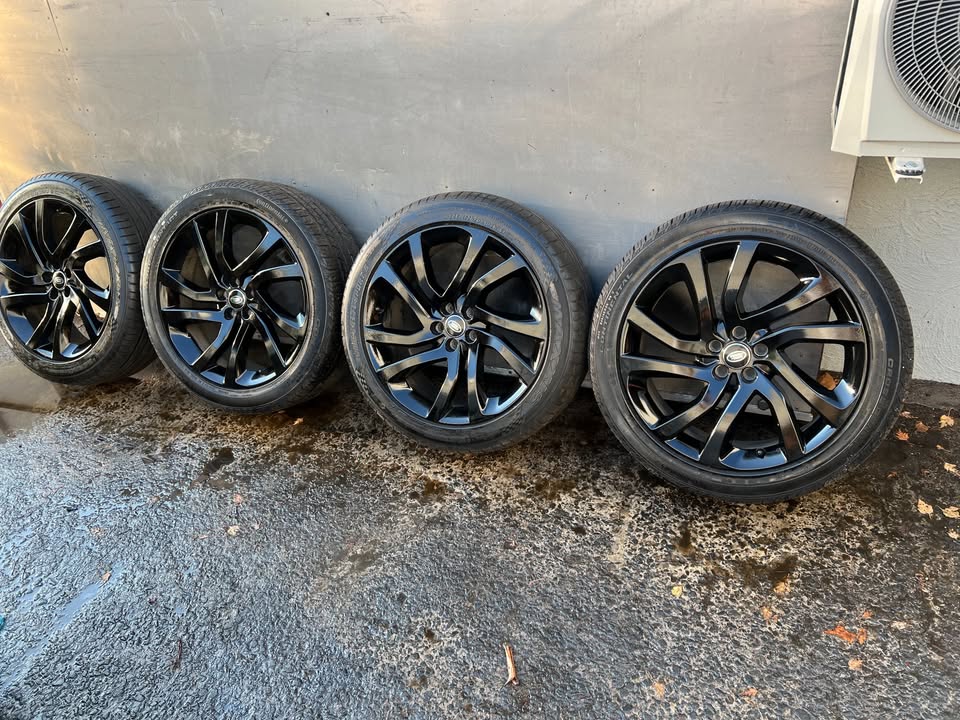 Land Rover Discovery Sport 20" Alloy Wheels with Tyres