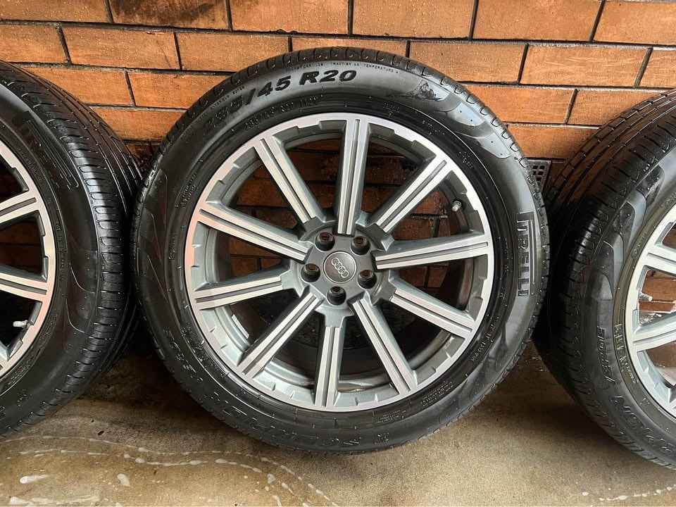 Audi Q7 20" Alloy Wheels with Tyres