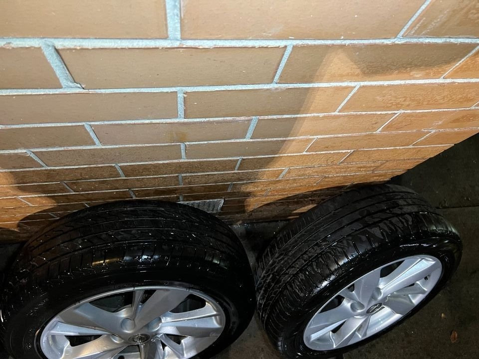 Nissan Altima 17" Alloy Wheels with Tyres Set of 5