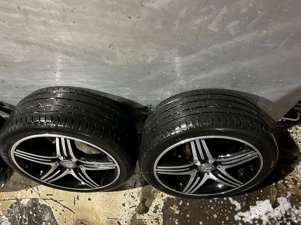 Mercedes AMG 18" Alloy Wheels with Excellent Tyres