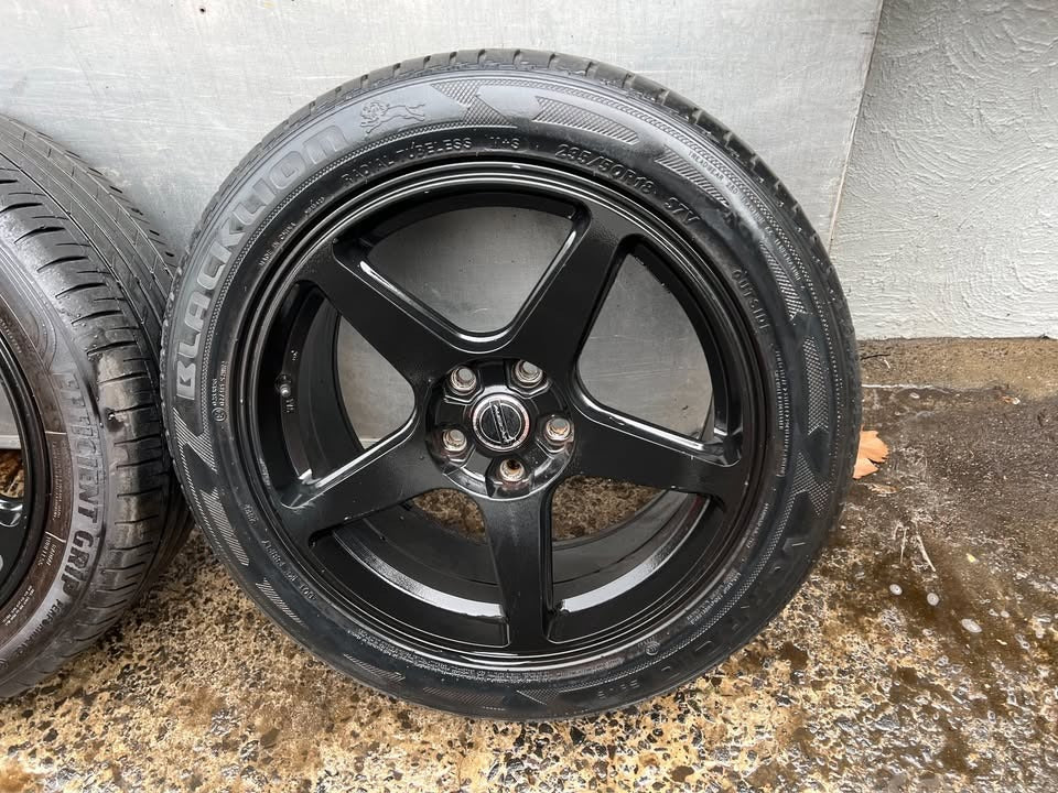 Auscar 18” Black Alloy Wheels with Good Tyres