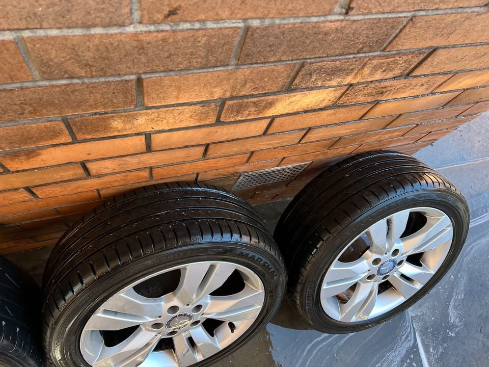 Mercedes Staggered 17" Alloy Wheels with Excellent Tyres
