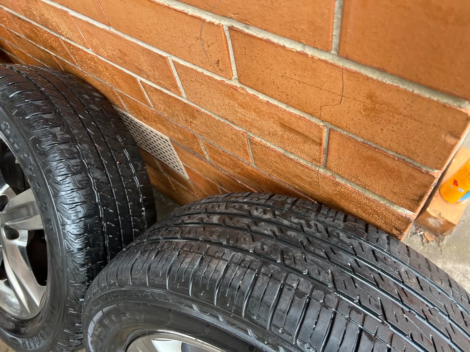 Renault Koleos 17" Alloy Wheels with Excellent Tyres