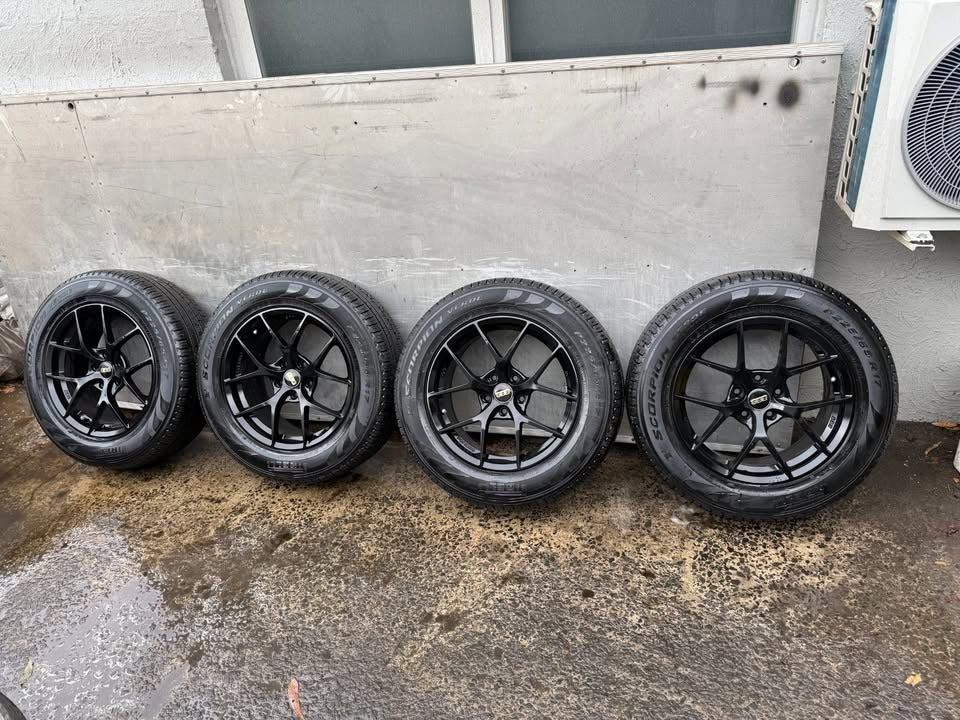 BBS 17" Alloy Wheels with Excellent Tyres
