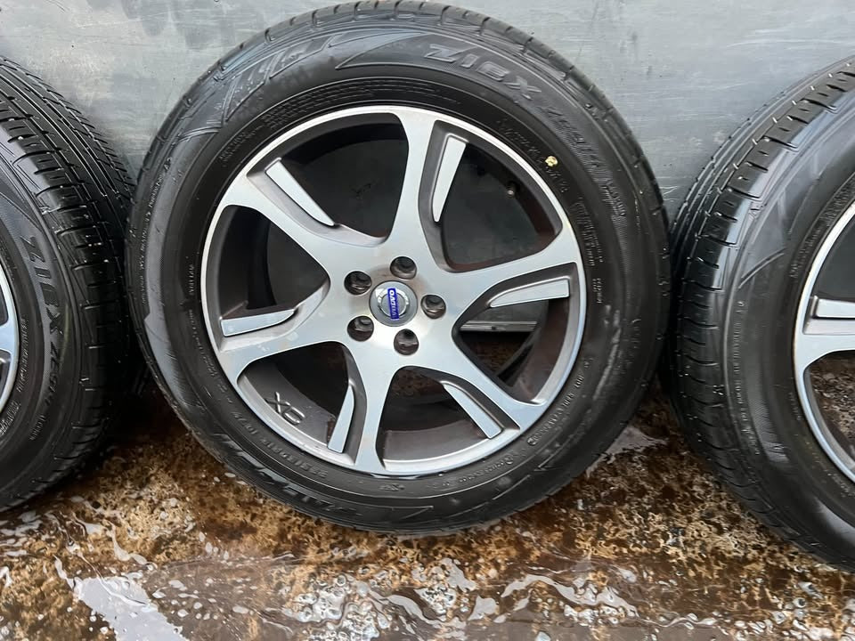 Volvo V60 18” Alloy Wheels with Excellent Tyres