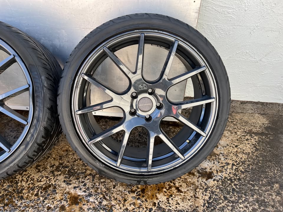 Auscar 20" Black Alloy Wheels with Excellent Tyres