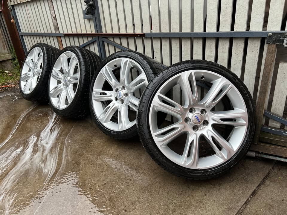 Volvo 20" Alloy Wheels with Excellent Tyres