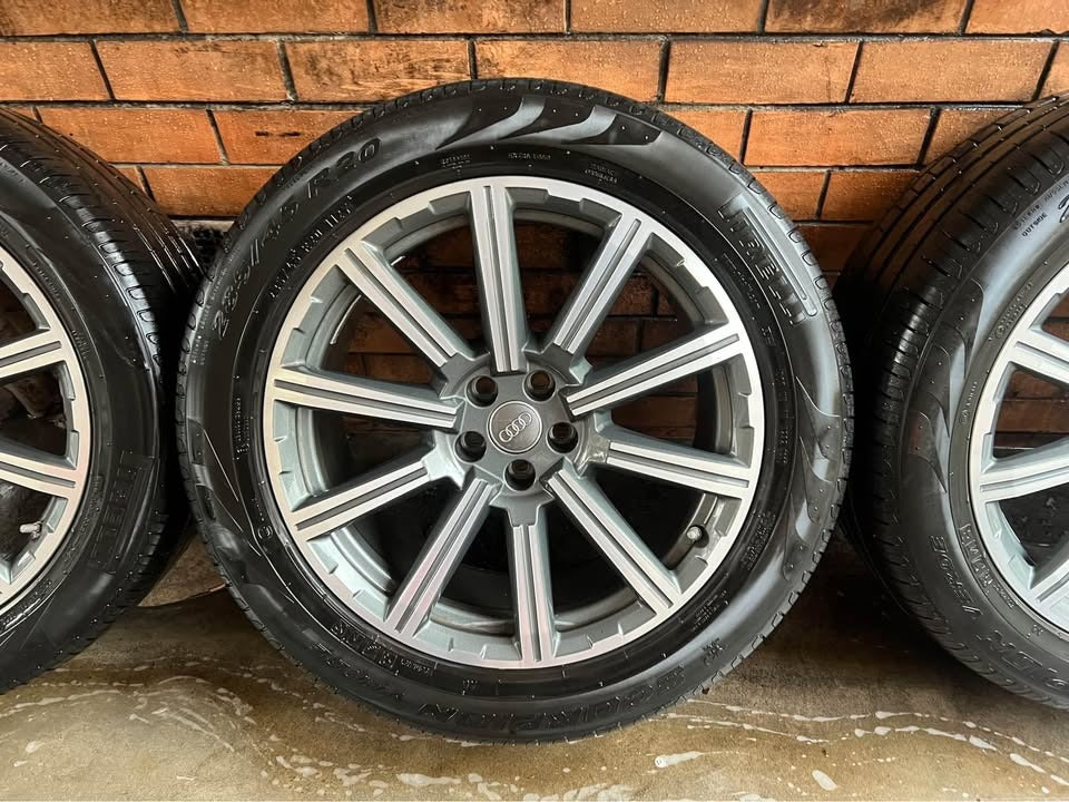 Audi Q7 20" Alloy Wheels with Tyres