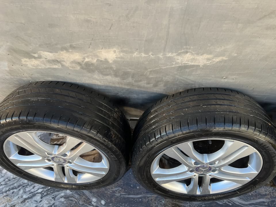 Mercedes Benz 18" Alloy Wheels with Tyres