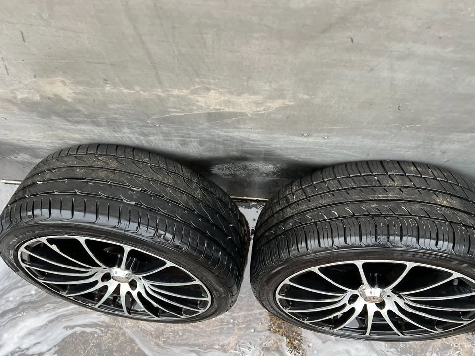Rodney Jane Racing 18' Alloy Wheels with Excellent Tyres