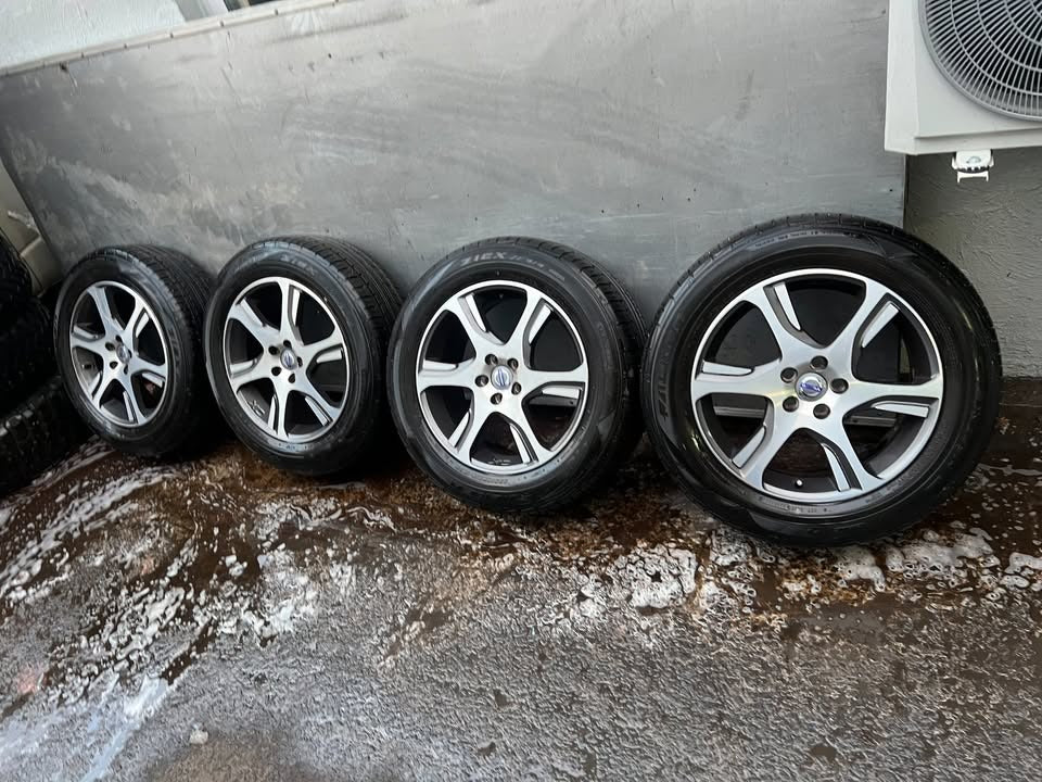 Volvo V60 18” Alloy Wheels with Excellent Tyres