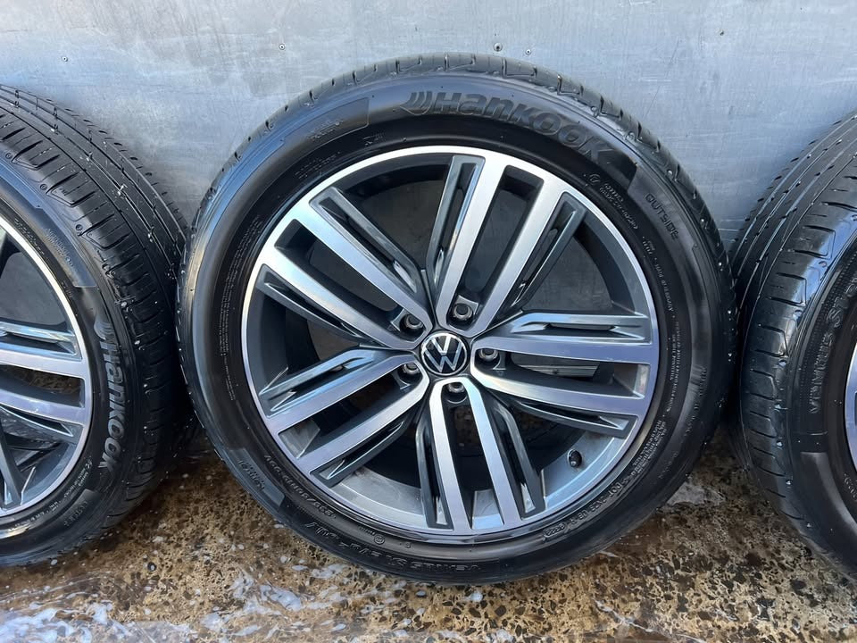 Volkswagen Tiguan 19" Alloy Wheels with Hankook Tyres